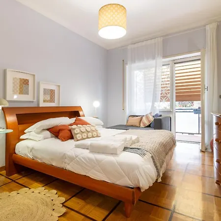 Aureum Guesthouse With Private Terrace