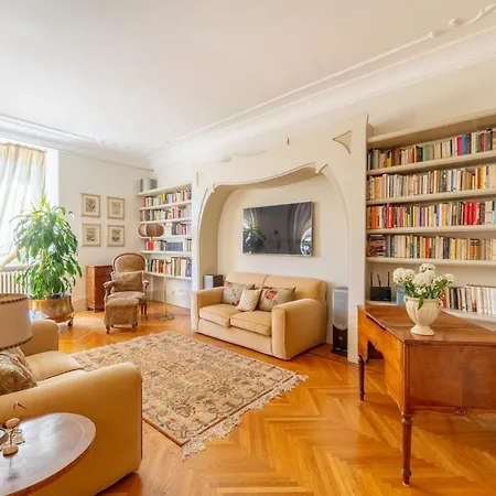 Апартаменты Casa D'Epoca Con Vista Su Piazza Dante