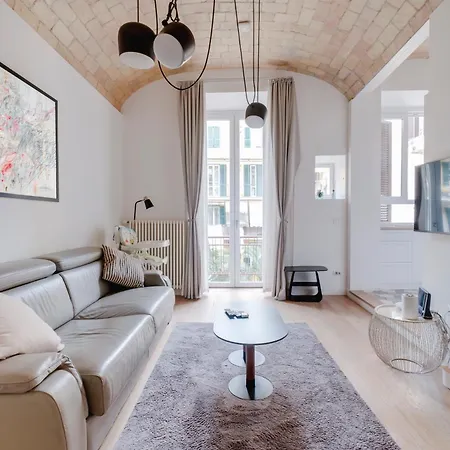 Charming Vatican Apartment With Balcony 6B