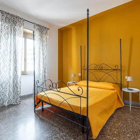 Three Large Bedrooms For Six People Rome Downtown Apartment
