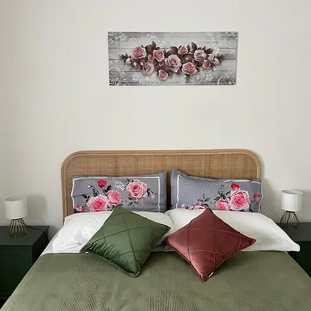 The Rose Apt