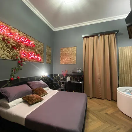 One Of One Experiences - Love Room