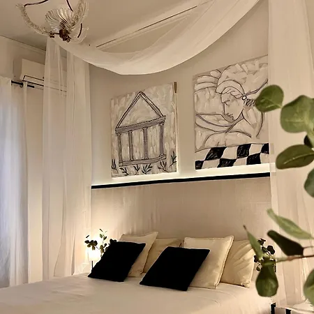 Appia Antica Rome Apartment, Subway, Near Colosseum, Design & Comfort, Balcony
