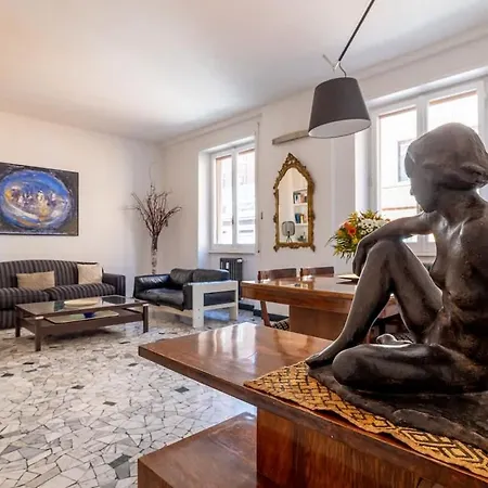 Bright And Spacious Flat In The Hearth Of Rome