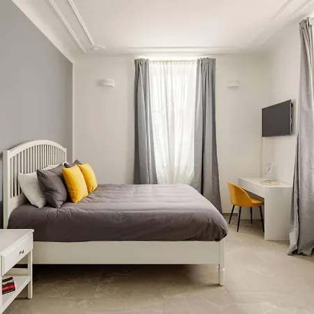 Elegant Central Design Apartment - Parking