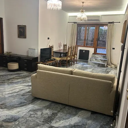 La Dolce Vita Roman Apartment