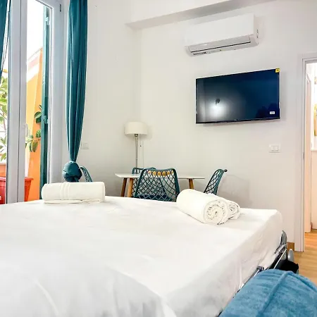Modern Apartment With Private Balcony Near Colosseum