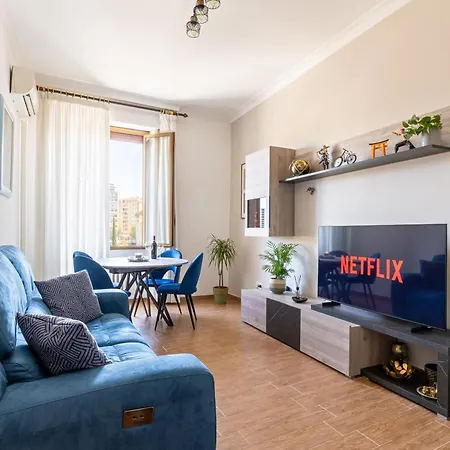 Cozy And Bright Pyramid Apartment