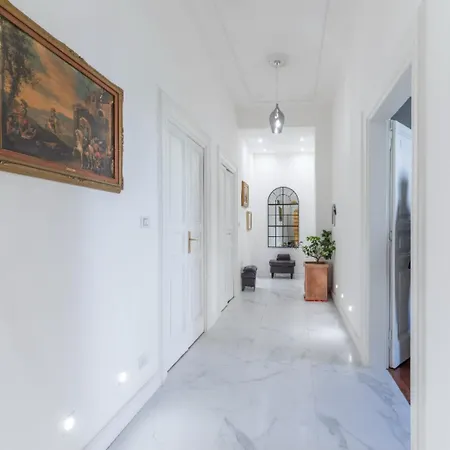 Colosseum Apartment, 3 Bedrooms And A Large Living Room With A Sofa Bed, The Apartment Can Accommodate 8 People