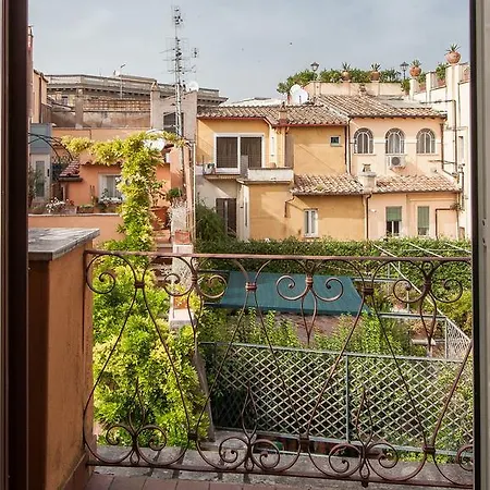 Campo De Fiori Balcony Apartment
