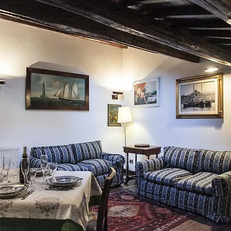 Via Giulia Dreamy Attic Apartment