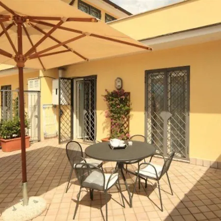 Crosti Apartments