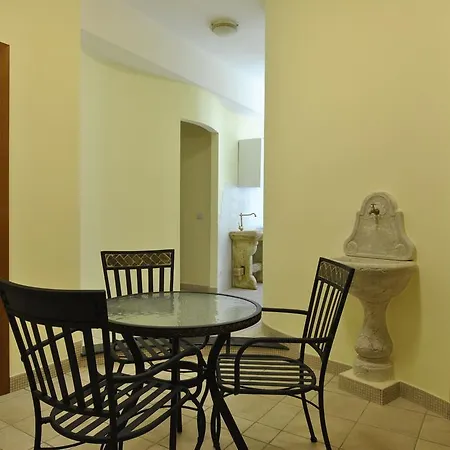 Roma Tourist House Hotel