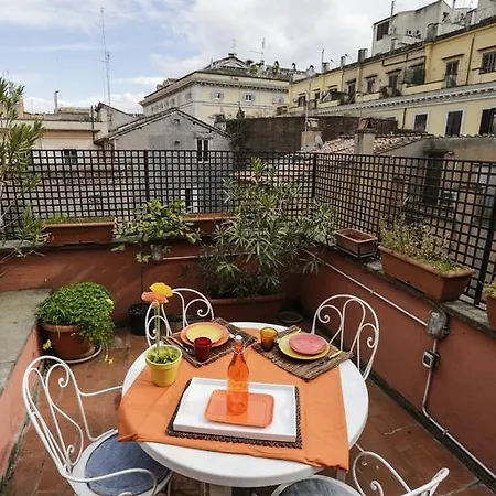 Pantheon Terrace Apartment