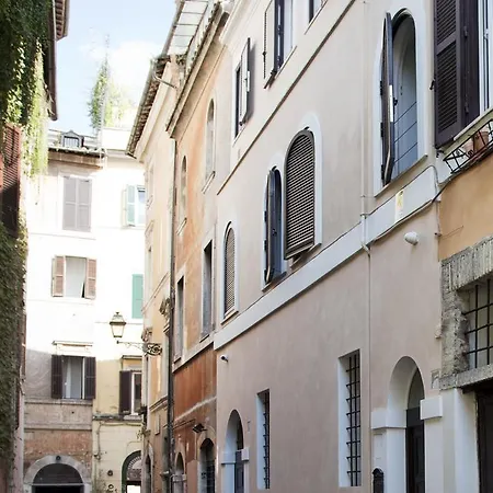 Studio Vicolo De Renzi Trastevere