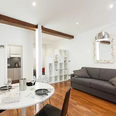 Urbana Lodge, Monti