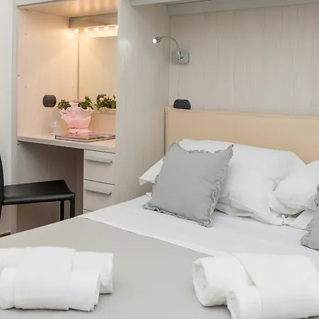 Andenis Luxury House Guest House