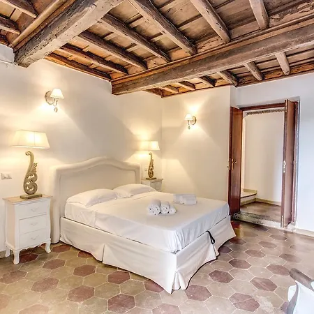 Piazza Navona Apartment