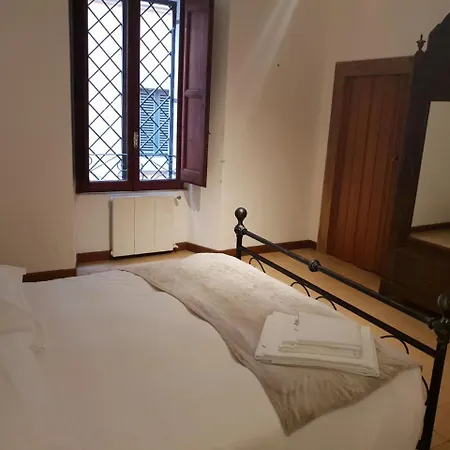 Big Apartment In Campo De Fiori