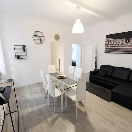 Easy Holidays - Colosseo Appartamento