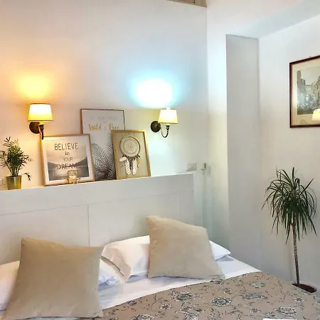 Aura Rooms