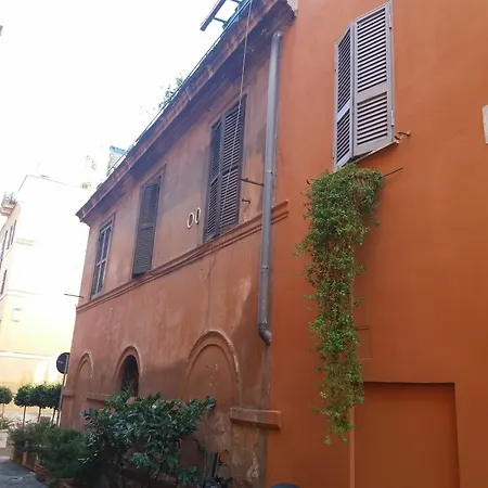 Colosseo A Stone'S Throw From