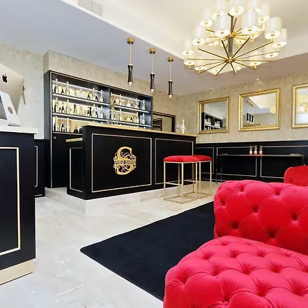Spanish Diamond Luxury Suites & Jacuzzi