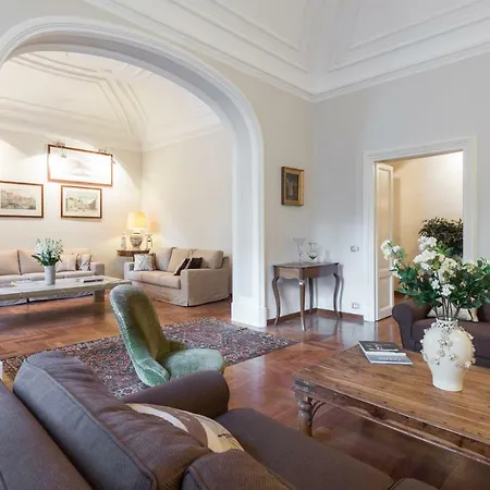Amazing 4 Bedrooms Apartment With Garden