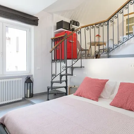 Quiet Pied A Terre With Terrace In Borgo Pio Appartement