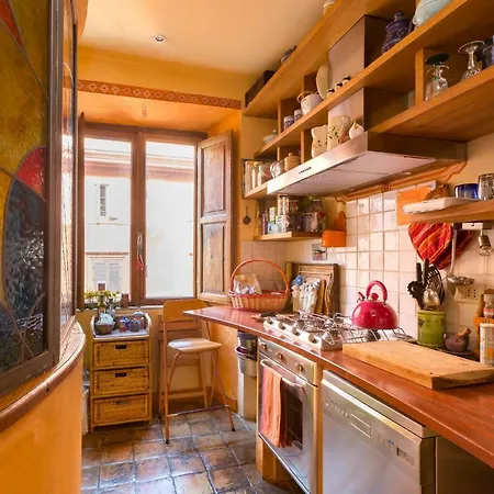 Charming Colosseum Apartment