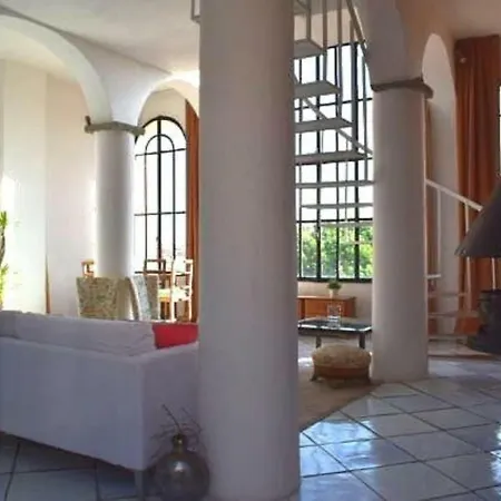 Elegant Attic With Terrace 1 Mt Subway. Nidoluisa Apartment