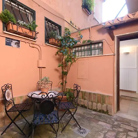 Lovely With Garden In Vatican Museums Trastevere Apartment