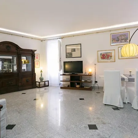 Fontanella Borghese 1Bd Apartment
