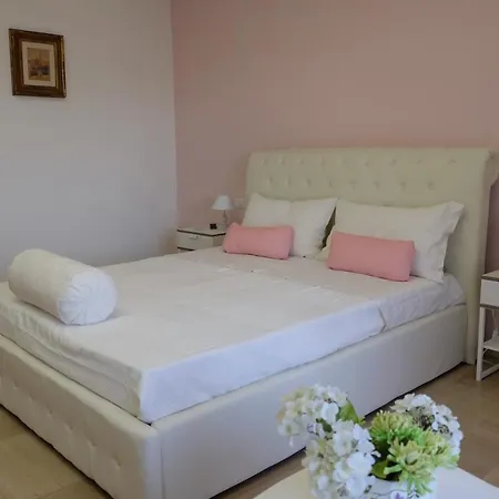 La Dolcevita Guest House