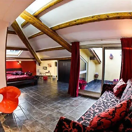 Villa Chroma Tria