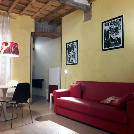 Anastasia - Hidden Balcony Inside Trastevere