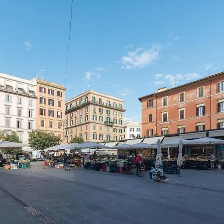 Lively Roma Trastevere Renovated Apartment - Fromhometorome