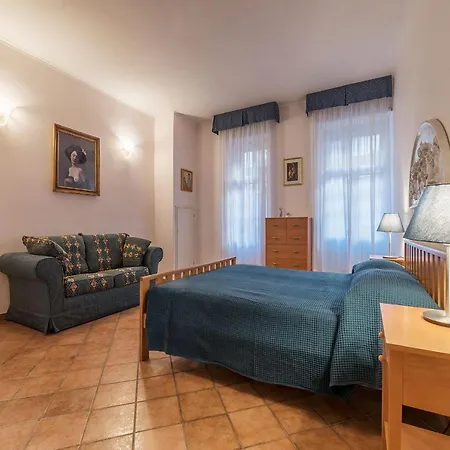 San Lorenzo Roomy Apartment