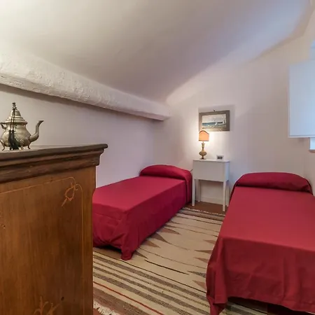 Three Bedrooms In World-Famous Via Giulia - Fromhometorome