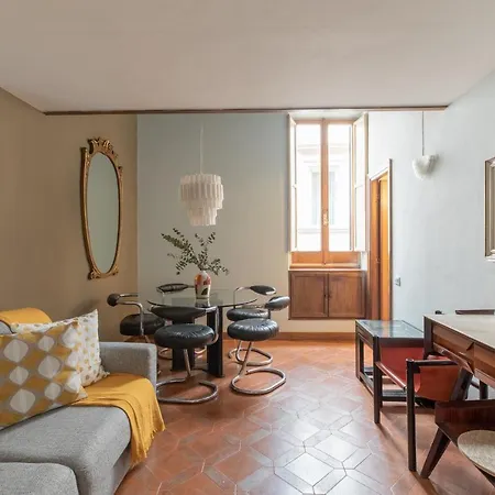 Iflat Pantheon Historic Two-Story Apartment