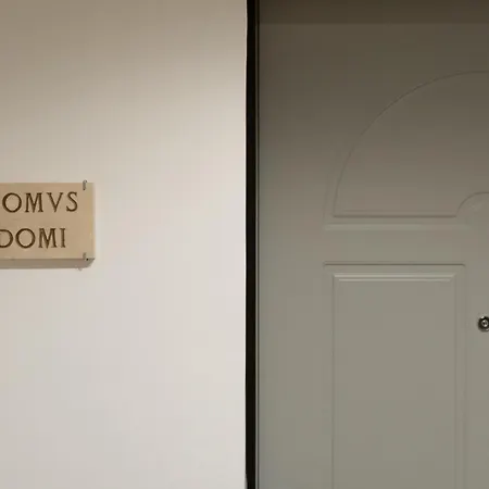 Ferienwohnung Domus Domi Barberini Sq.
